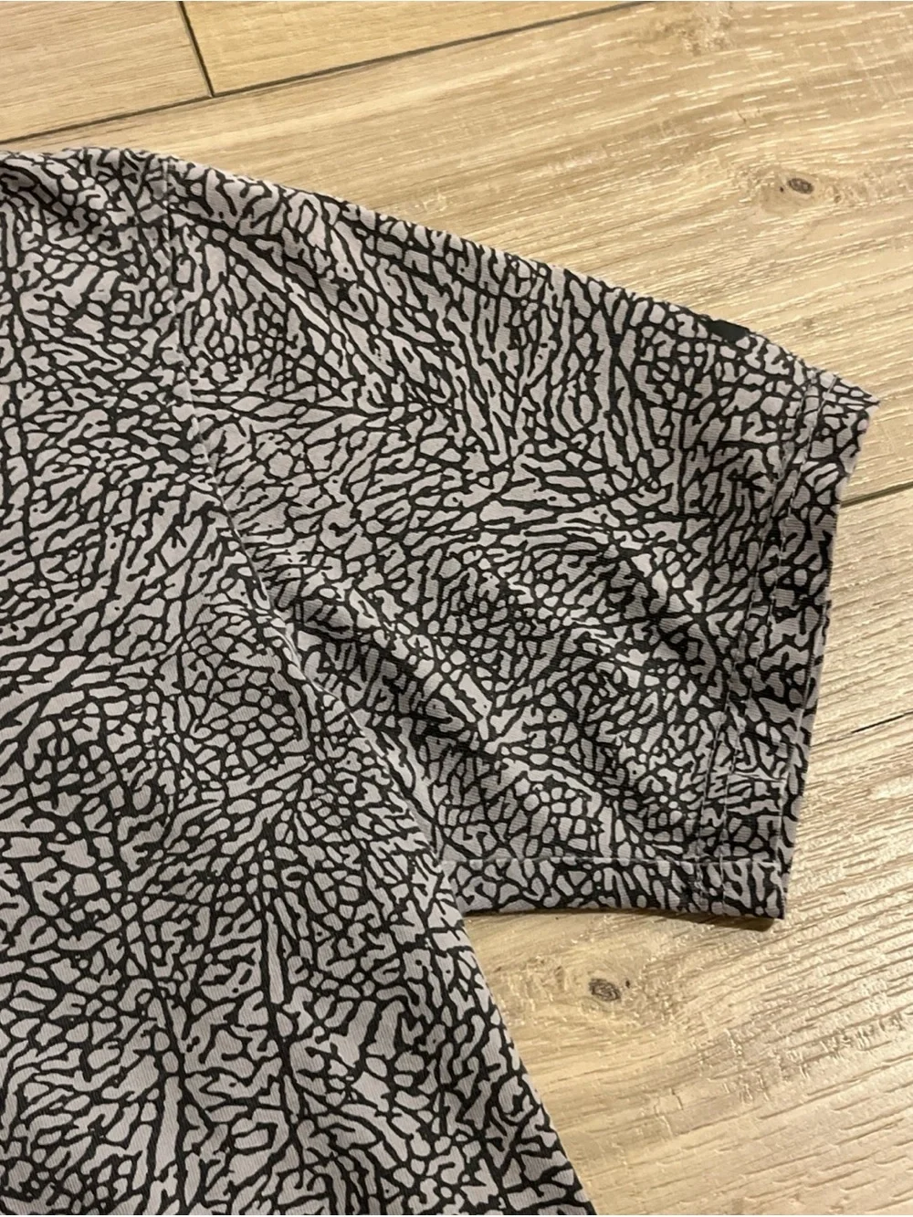 Air Jordan Gray Elephant Print T-shirt Size S Streetwear Retro Sneakerhead